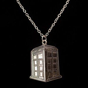 Handmade Silvertone Doctor Who Flat 2D Tardis Police Box Necklace, New